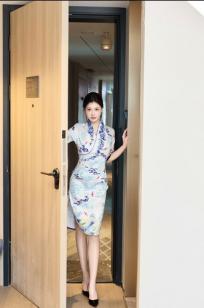 尹甜甜空姐的服务私房写真，黑丝长腿制服诱惑，曼妙身姿尽显极致魅力[73P]