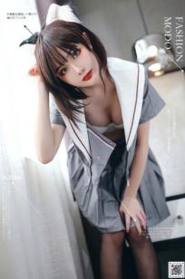 YouMi尤蜜-您的蛋蛋《制服猫娘》：元气日系制服搭配黑丝美腿，演绎极致甜辣制服诱惑与性感姿态