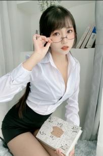 不呆猫 - 黑丝包臀OL制服诱惑，知性金丝眼镜职场装扮，气质私房写真