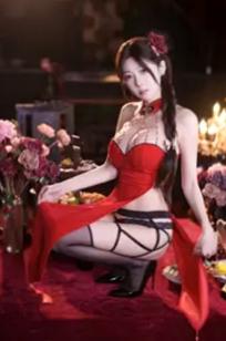 香草喵露露2025春节限定写真-极品红色修身旗袍诱惑，性感丝袜佳人，美艳动人视觉盛宴 [40P]