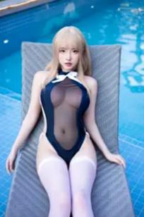 清水由乃 - 蓝色夏日 泳池私房金发美女连体泳衣搭配过膝长筒袜 [29P]
