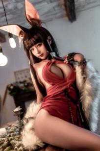 蠢沫沫-146-碧蓝航线赤城Cosplay：火辣红色礼服，毛领兔女郎私房性感写真