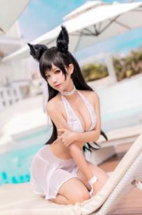 蠢沫沫 - 碧蓝航线爱宕泳装角色扮演，泳池边的诱惑女神，清纯与性感并存，顶级Cosplay高清套图