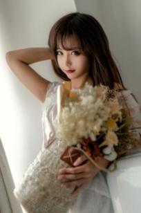 蠢沫沫极致私房：清新白蕾丝睡衣居家写真，纯欲气质诱惑写真大片