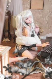 蠢沫沫-092-旗袍萝莉cosplay，银发古典古琴私房写真，性感与清纯碰撞的诱人尤物