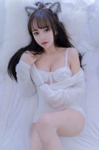 过期米线线喵-069-小白狼：白色毛绒主题私房角色扮演，纯欲诱惑写真