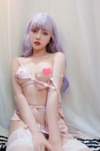 过期米线线喵-013-粉色丝绸内衣私房照，梦幻紫发甜美少女，蕾丝花边性感诱惑，绝美身材萌系写真