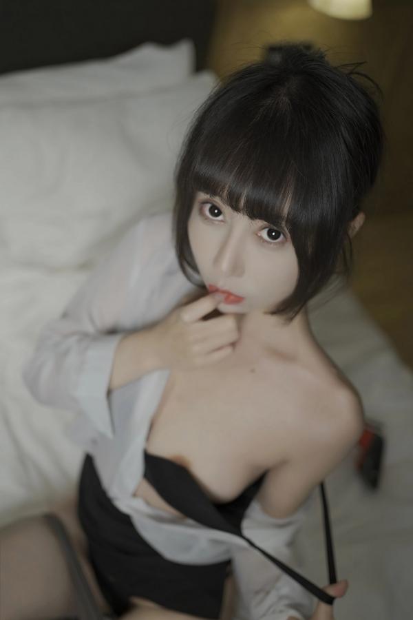   [XiuRen]高清写真图 2023.05.22 No.6776 夏馨瑶 黑丝短裙第58张图片