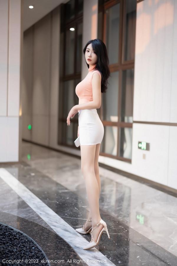   [XiuRen]高清写真图 2023.11.06 No.7619 苏苏阿 短裙美腿第5张图片