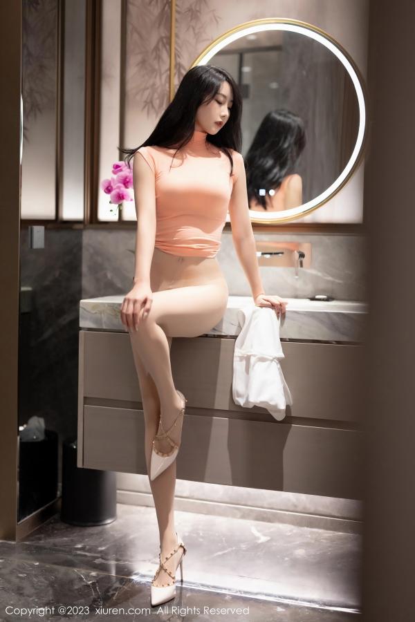   [XiuRen]高清写真图 2023.11.06 No.7619 苏苏阿 短裙美腿第30张图片