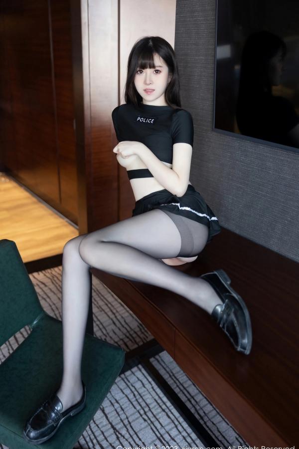  [XiuRen]高清写真图 2023.11.09 No.7637 林悠悠 短裙美腿第23张图片