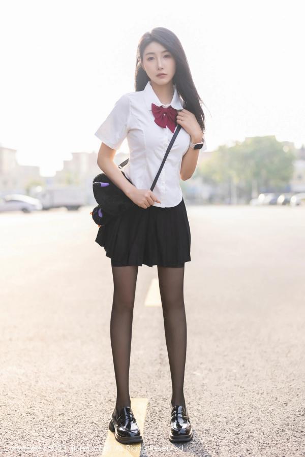   [XiuRen]高清写真图 2023.11.13 No.7653 苏苏阿 短裙美腿第2张图片