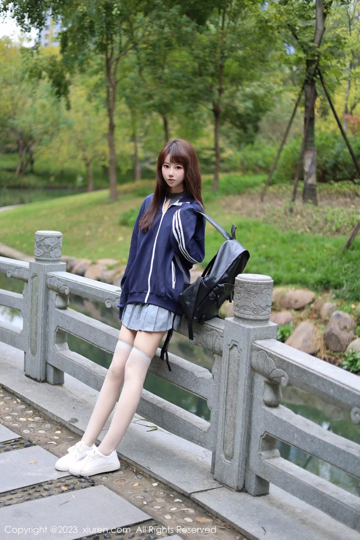   [XiuRen]高清写真图 2023.12.08 No.7784 韩系学妹 短裙美腿第1张图片