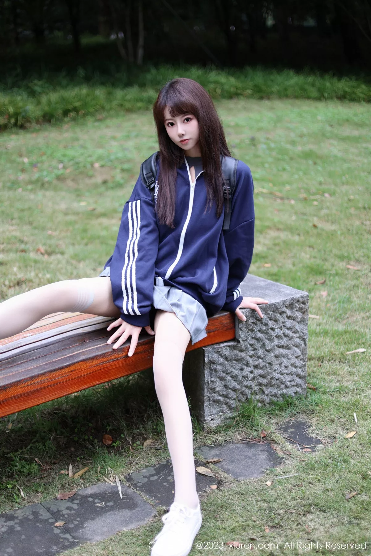  [XiuRen]高清写真图 2023.12.08 No.7784 韩系学妹 短裙美腿第7张图片
