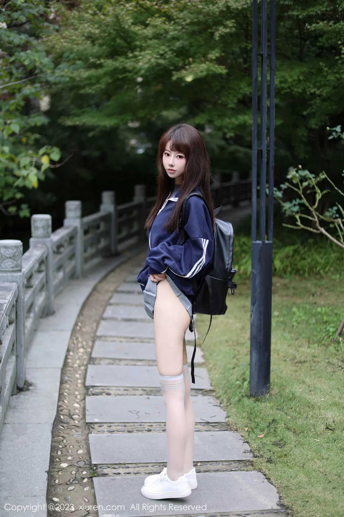   [XiuRen]高清写真图 2023.12.08 No.7784 韩系学妹 短裙美腿第12张图片