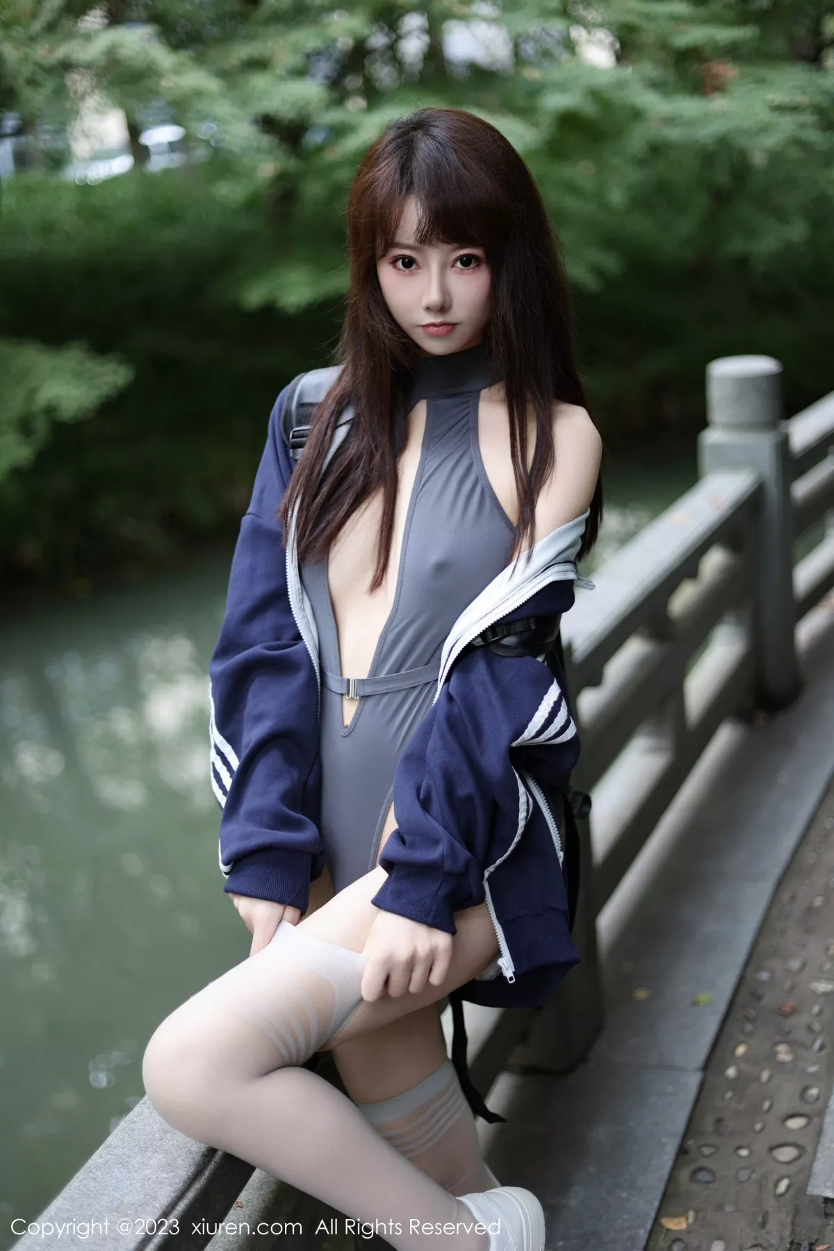   [XiuRen]高清写真图 2023.12.08 No.7784 韩系学妹 短裙美腿第19张图片