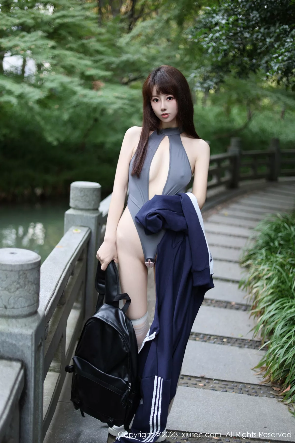   [XiuRen]高清写真图 2023.12.08 No.7784 韩系学妹 短裙美腿第28张图片