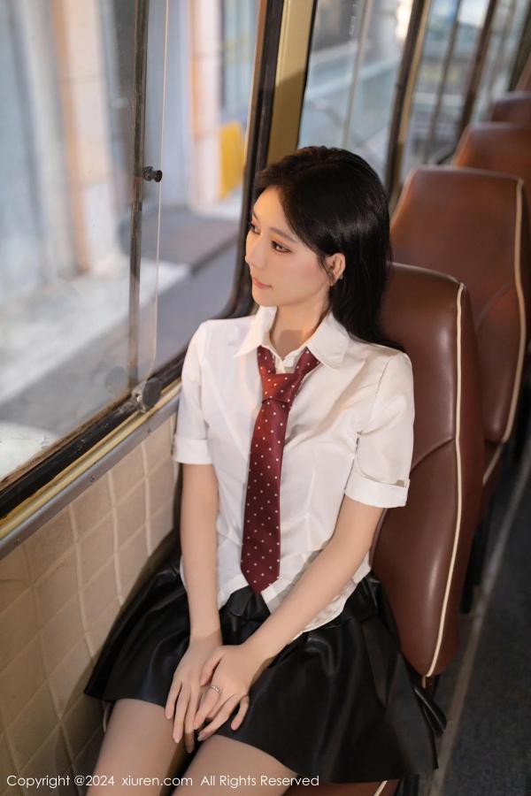    [XiuRen]高清写真图 2024.01.12 No.7957 幼幼 美腿短裙第6张图片