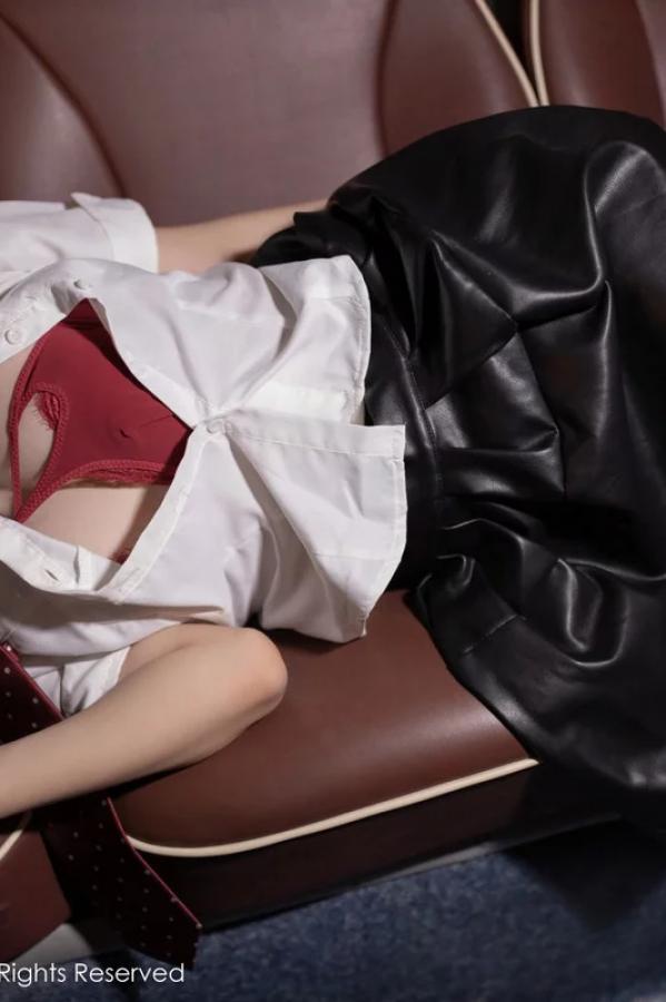    [XiuRen]高清写真图 2024.01.12 No.7957 幼幼 美腿短裙第18张图片