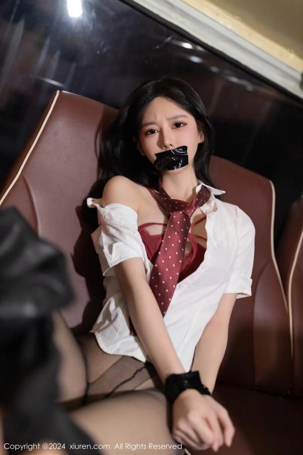   [XiuRen]高清写真图 2024.01.12 No.7957 幼幼 美腿短裙第33张图片
