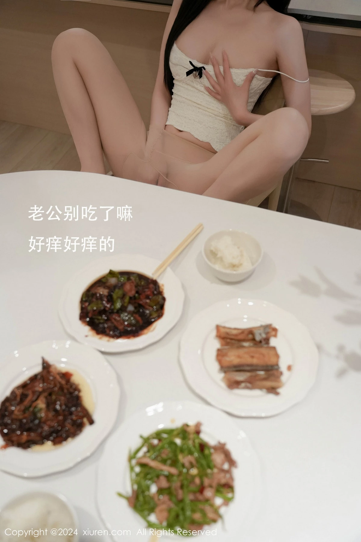   [XiuRen]高清写真图 2024.05.17 No.8557 晚苏susu 丝袜美腿第5张图片