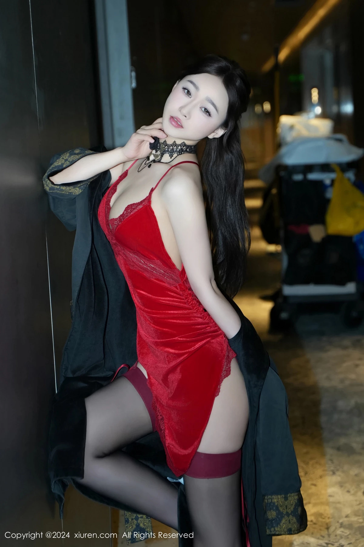   [XiuRen]高清写真图 2024.05.16 No.8547 软糖爱喝奶 黑丝美腿第23张图片