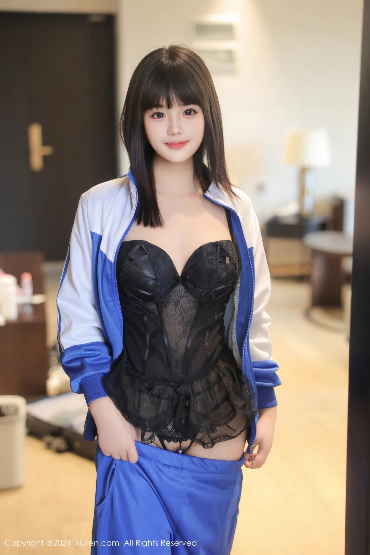   [XiuRen]高清写真图 2024.06.04 No.8648 徐若兮 美臀性感第25张图片