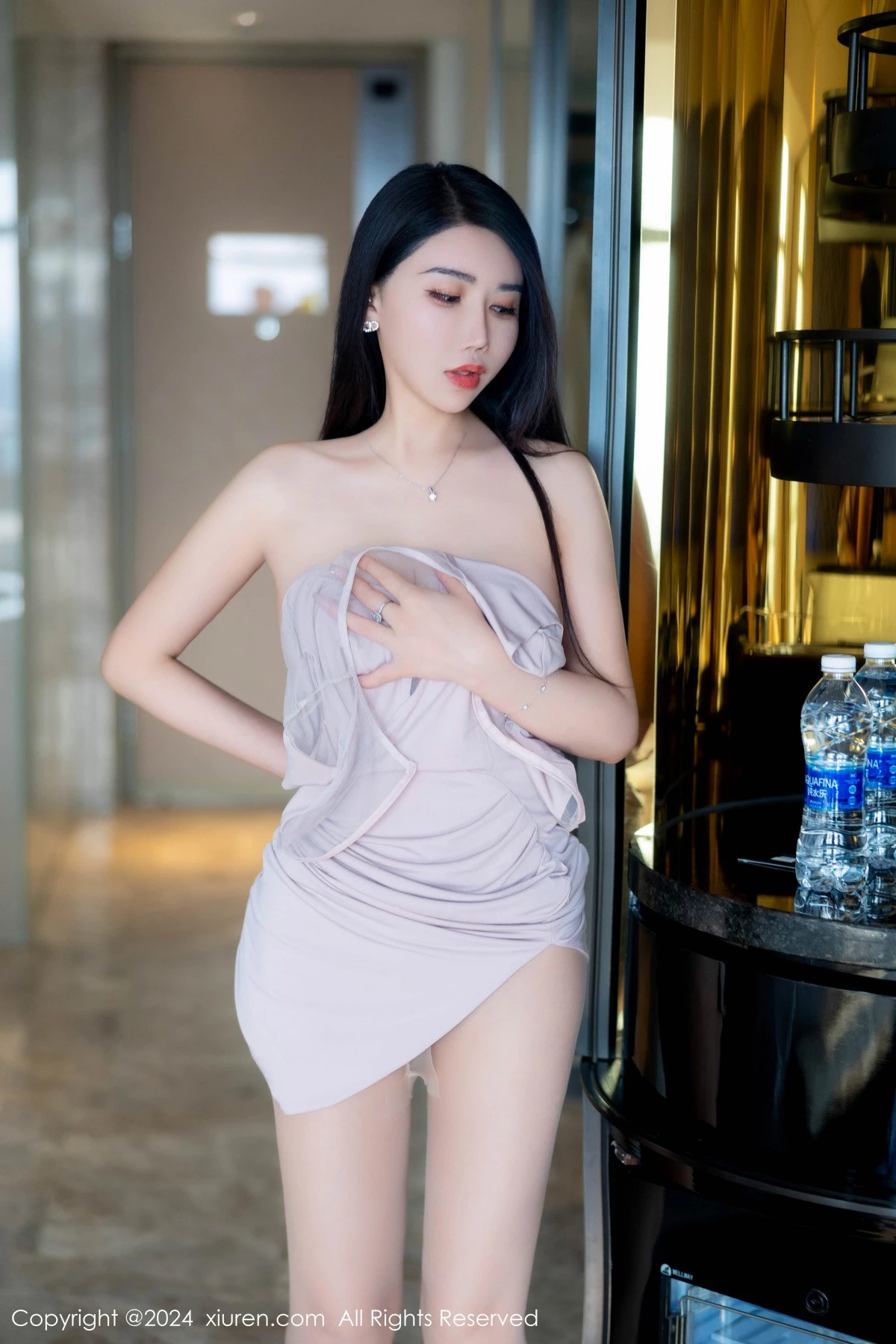   [XiuRen]高清写真图 2024.06.05 No.8655 李若汐 丰腴妩媚第57张图片