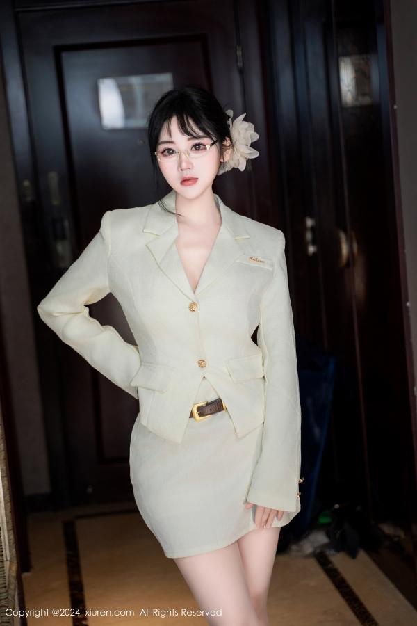    [XiuRen]高清写真图 2024.06.18 No.8717 汐汐爱吃草莓 丝袜美腿第6张图片
