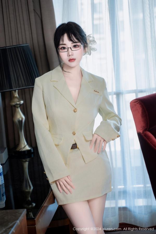   [XiuRen]高清写真图 2024.06.18 No.8717 汐汐爱吃草莓 丝袜美腿第8张图片