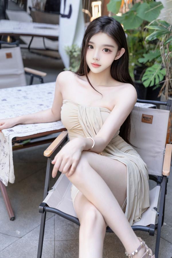   [XiuRen]高清写真图 2024.07.19 No.8883 龙雪儿 性感美腿第49张图片