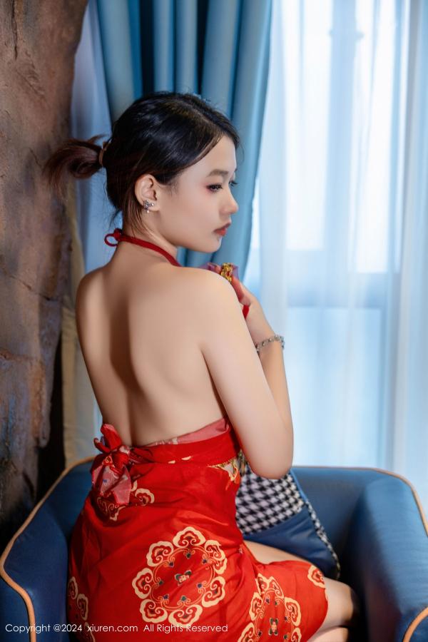   [XiuRen]高清写真图 2024.10.22 No.9323 吴婷婉 性感美腿第18张图片