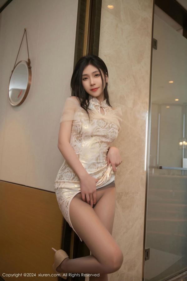   [XiuRen]高清写真图 2024.12.11 No.9583 刘婷婷 丝袜美腿第10张图片