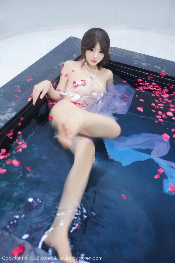   [XiuRen]高清写真图 2025.01.17 No.9778 桃妖夭 浴池美腿第26张图片