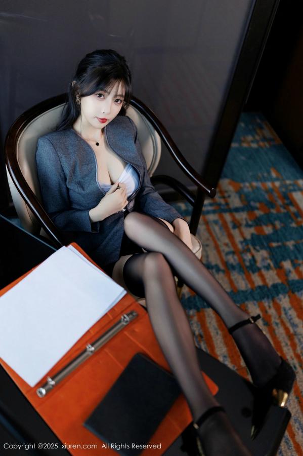   [XiuRen]高清写真图 2025.03.03 No.9957 樱桃小阑子 黑丝美腿第22张图片