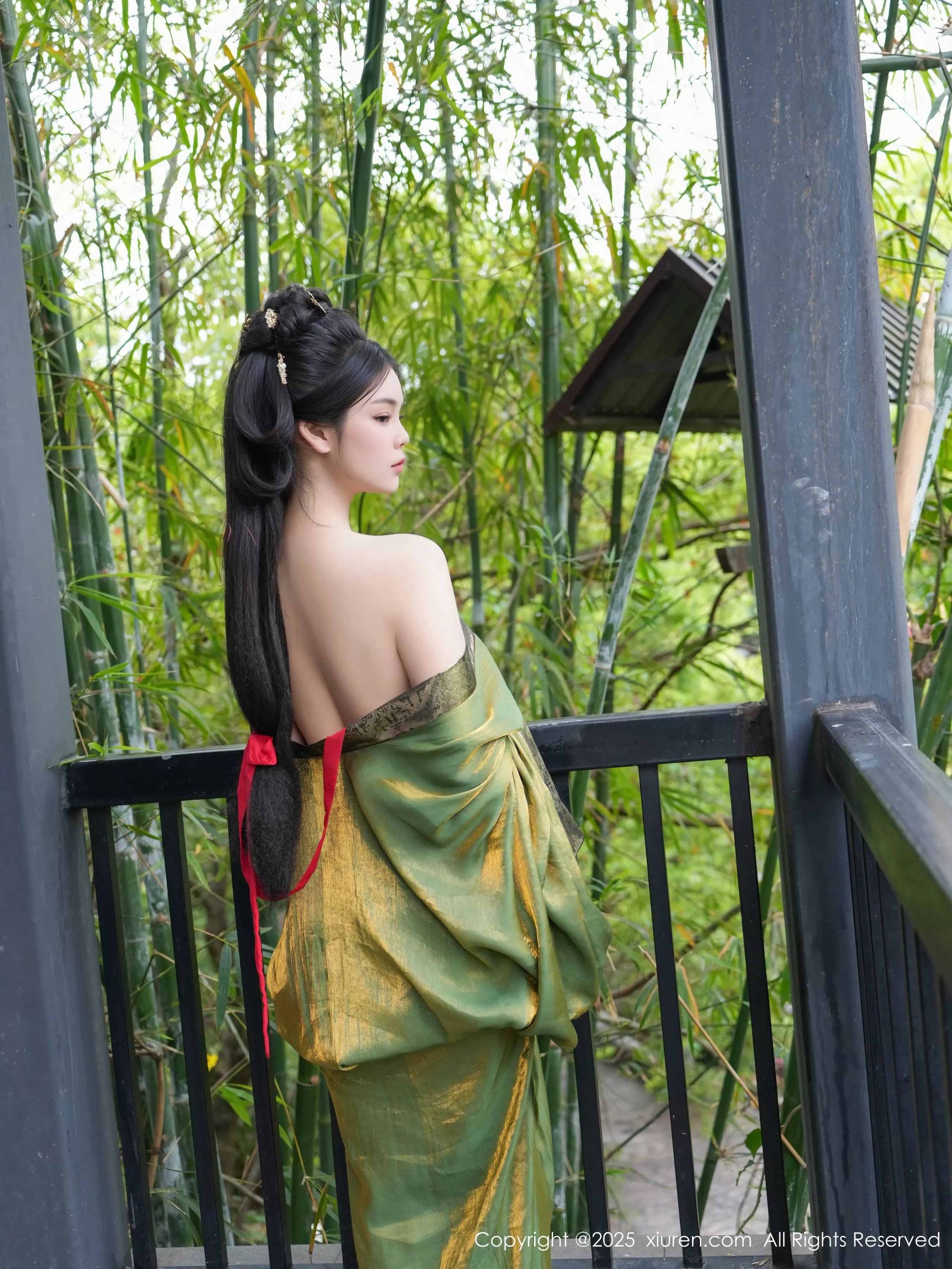   [XiuRen]高清写真图 2025.04.09 No.10126 雪糕CiCi 性感古风第53张图片