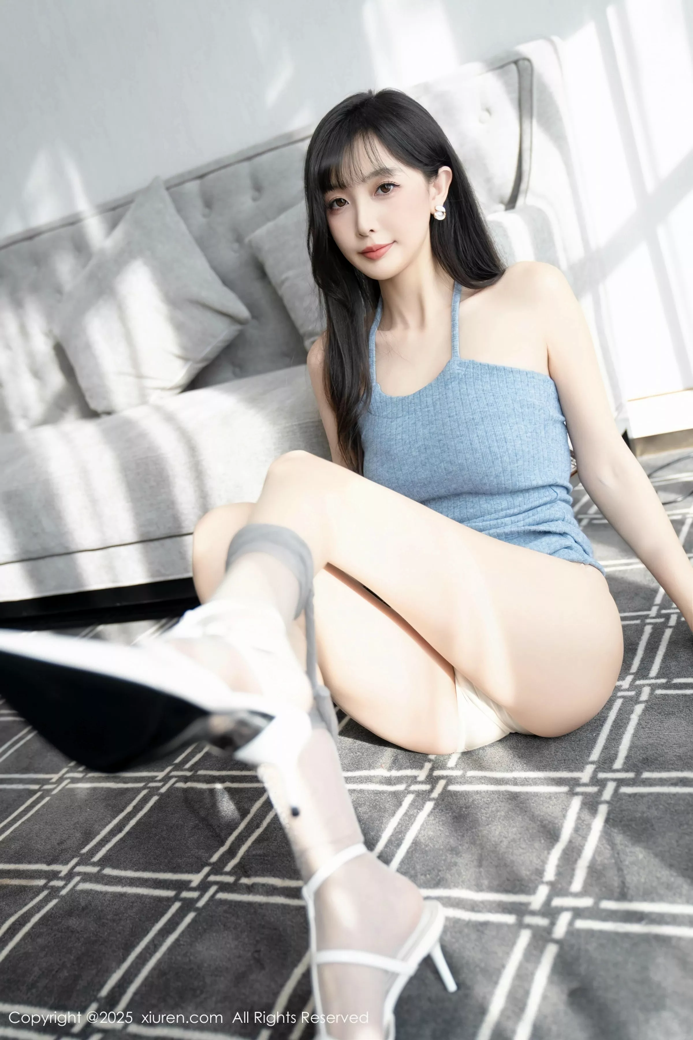   [XiuRen]高清写真图 2025.04.08 No.10124 樱桃小阑子 灰色丝袜第40张图片