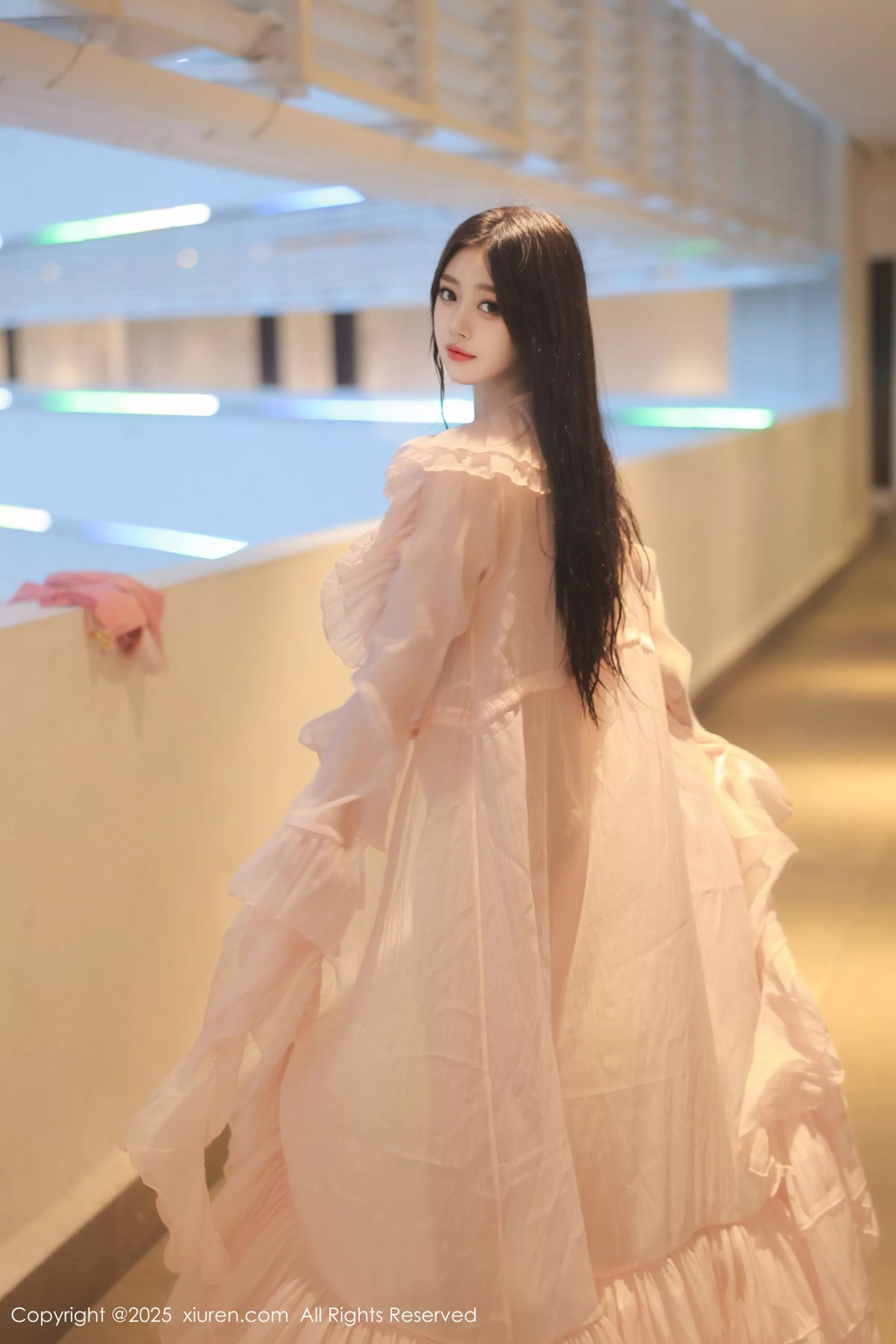   [XiuRen]高清写真图 2025.04.16 No.10160 蛋蛋宝 粉色比基尼第53张图片