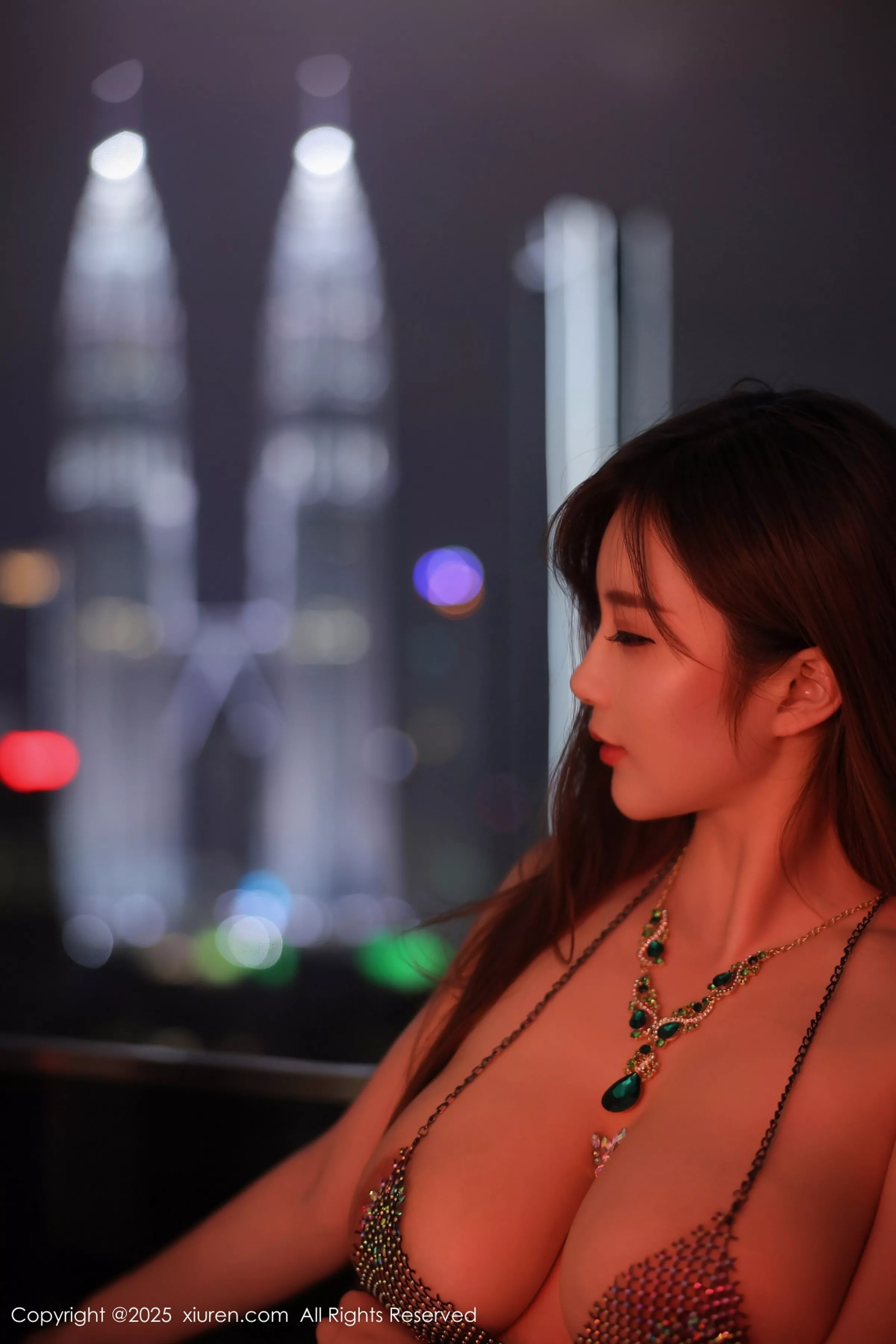   [XiuRen]高清写真图 2025.04.18 No.10169 小肉肉咪 极致美腿第43张图片