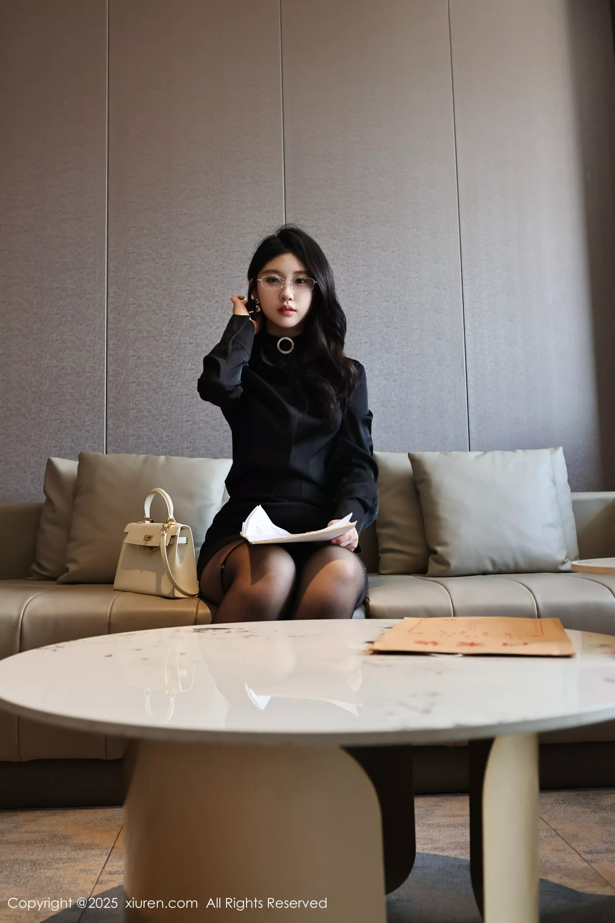   [XiuRen]高清写真图 2025.04.18 No.10167 小芭乐 黑色OL第14张图片