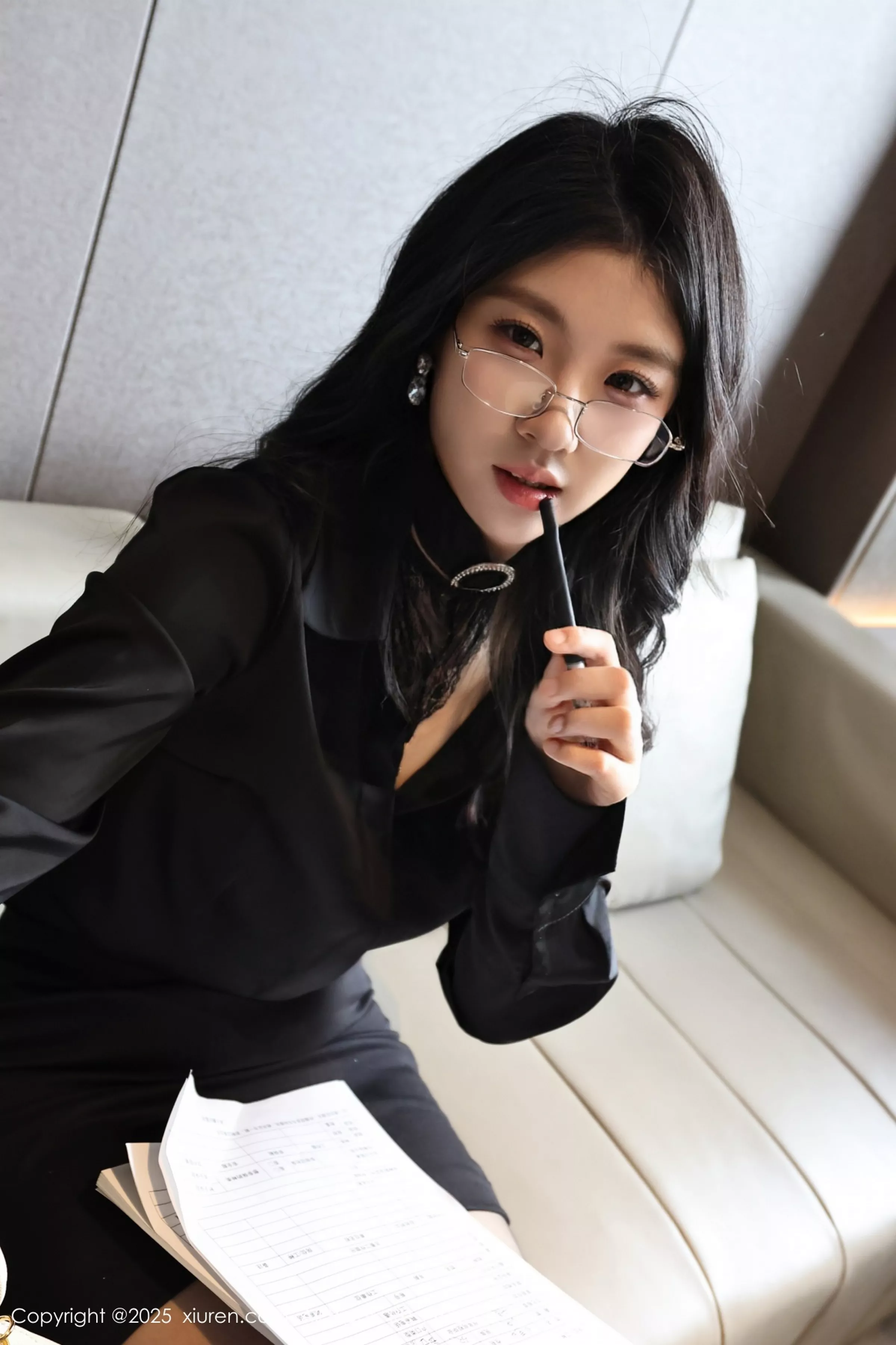   [XiuRen]高清写真图 2025.04.18 No.10167 小芭乐 黑色OL第16张图片