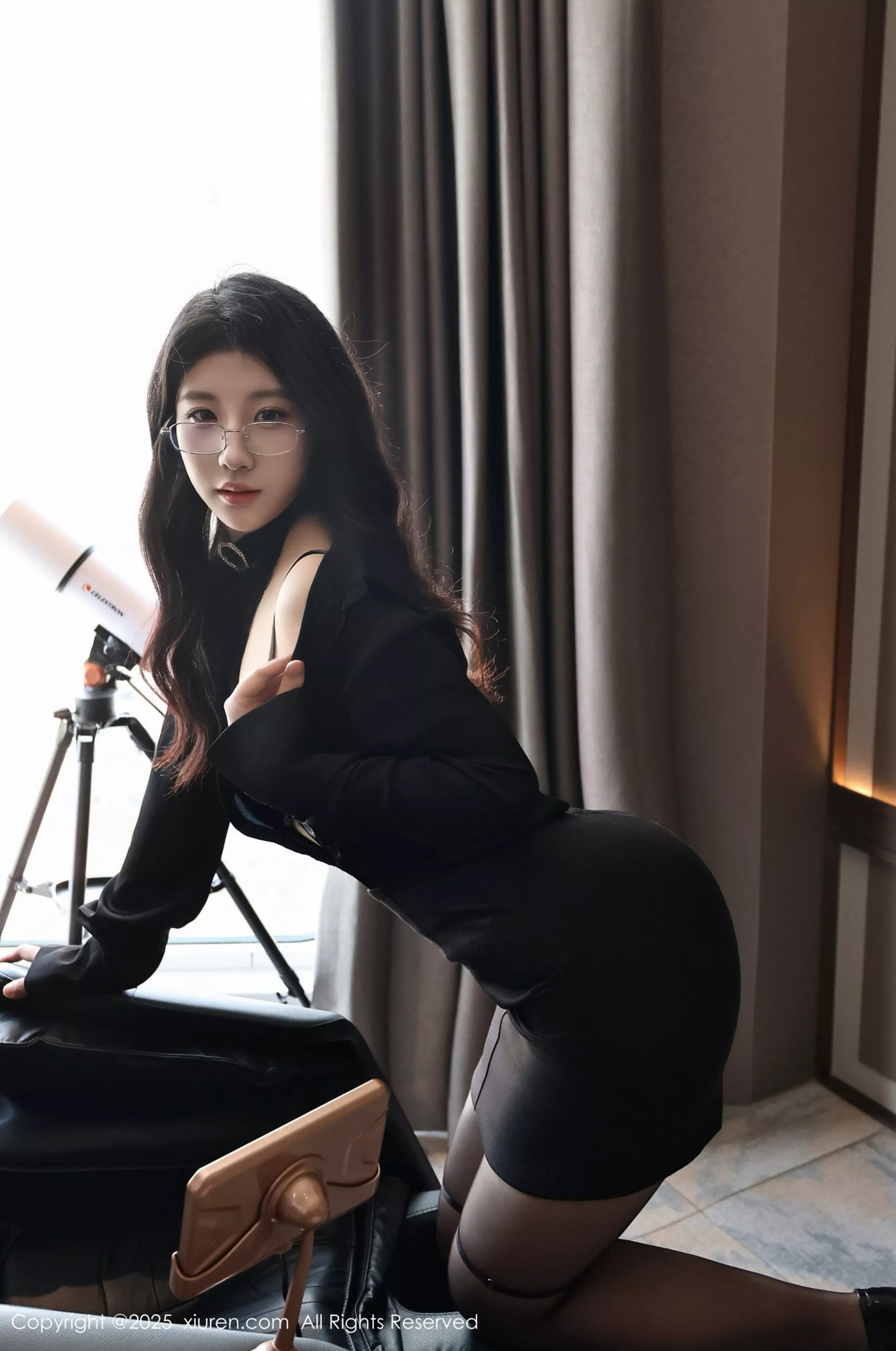   [XiuRen]高清写真图 2025.04.18 No.10167 小芭乐 黑色OL第23张图片