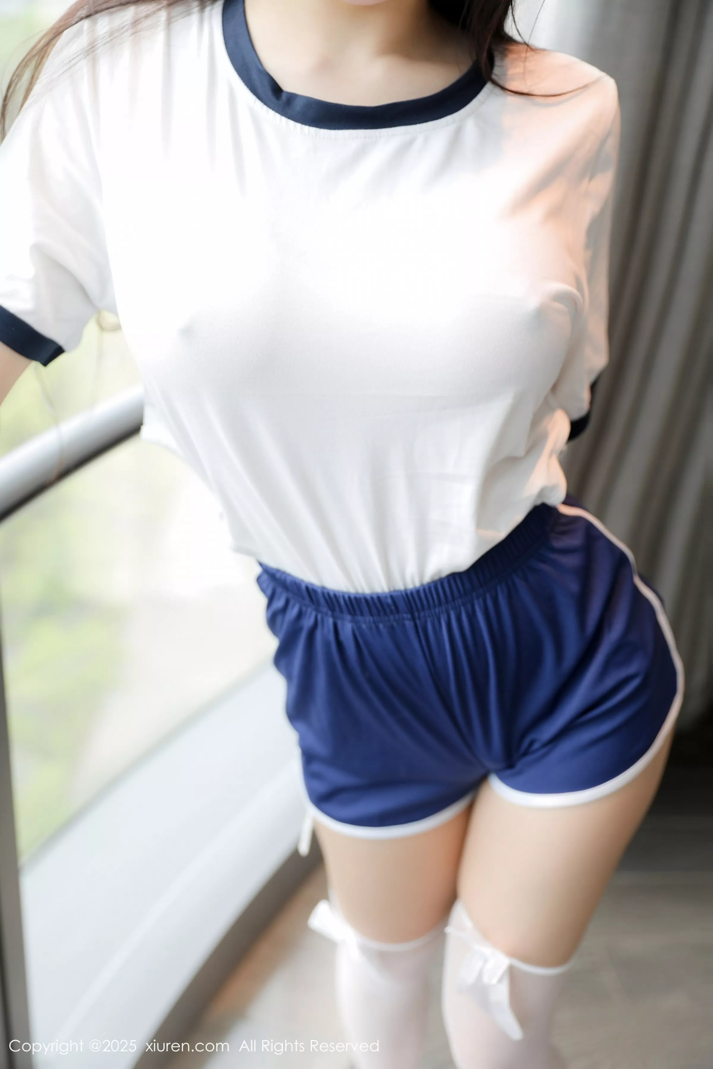   [XiuRen]高清写真图 2025.04.23 No.10184 量子玫瑰 白色运动服第1张图片