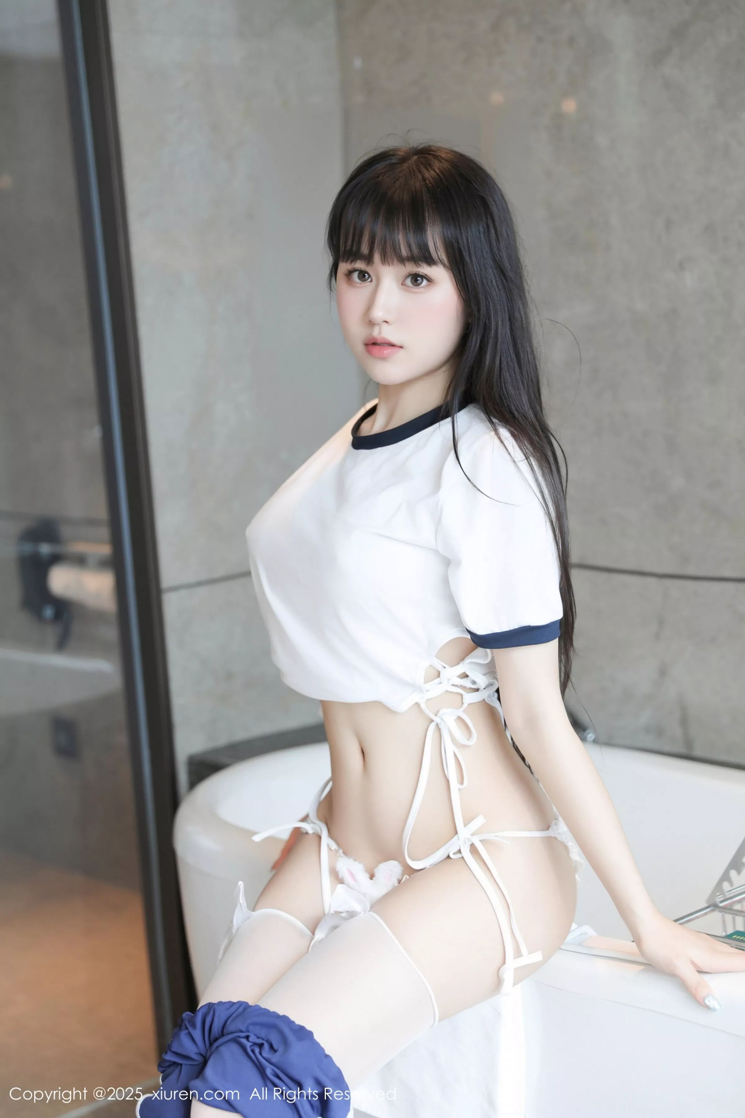   [XiuRen]高清写真图 2025.04.23 No.10184 量子玫瑰 白色运动服第19张图片