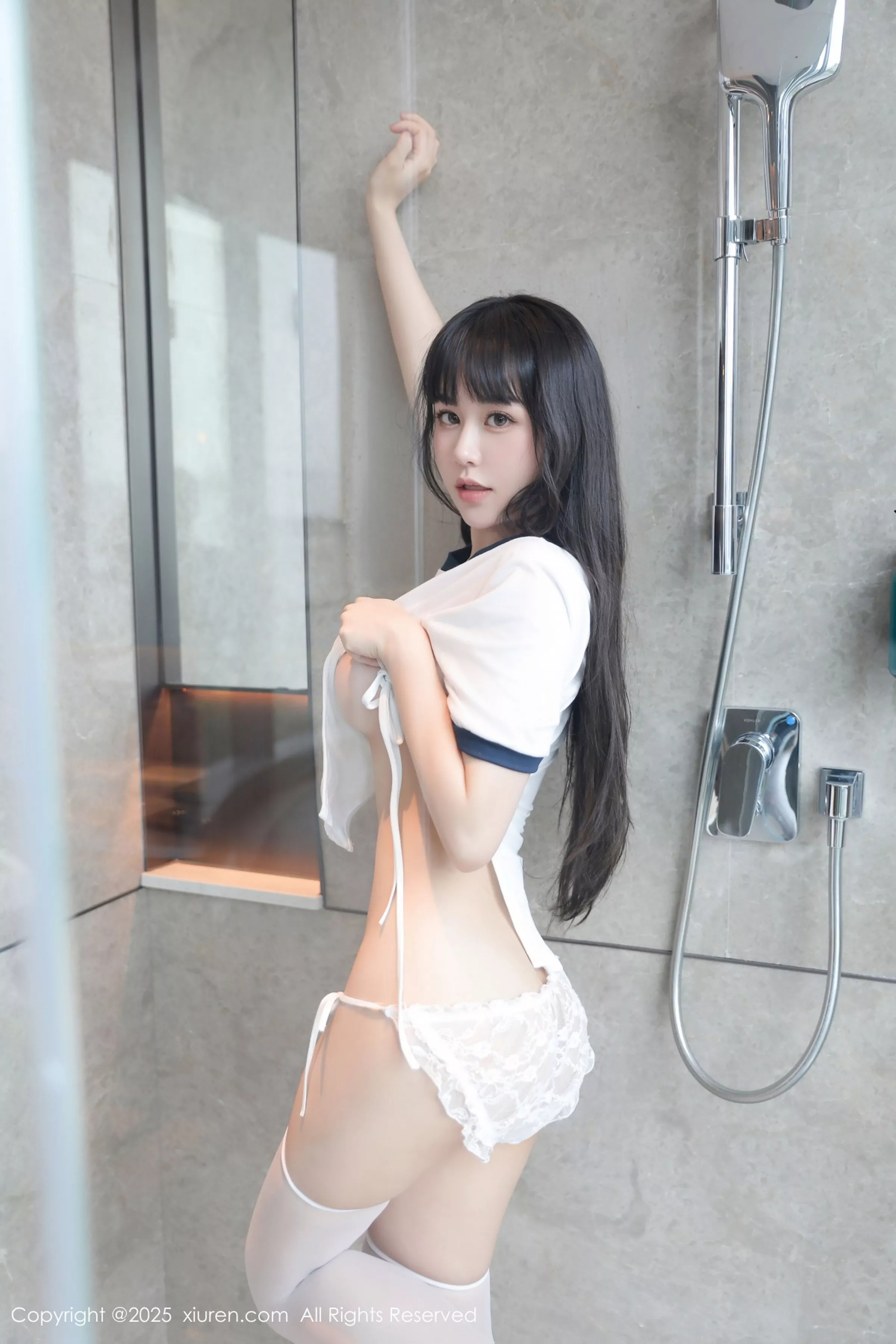   [XiuRen]高清写真图 2025.04.23 No.10184 量子玫瑰 白色运动服第47张图片
