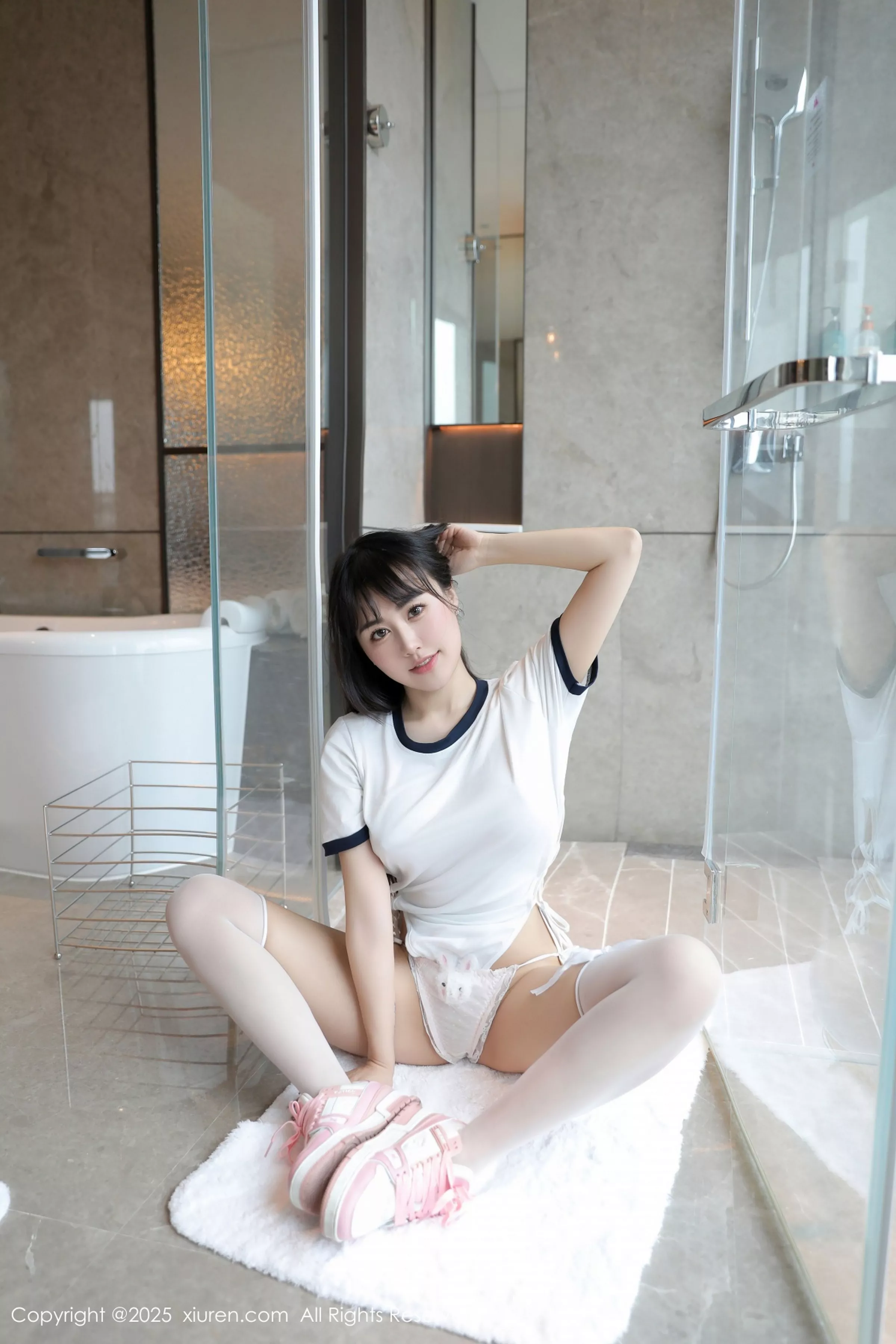   [XiuRen]高清写真图 2025.04.23 No.10184 量子玫瑰 白色运动服第54张图片