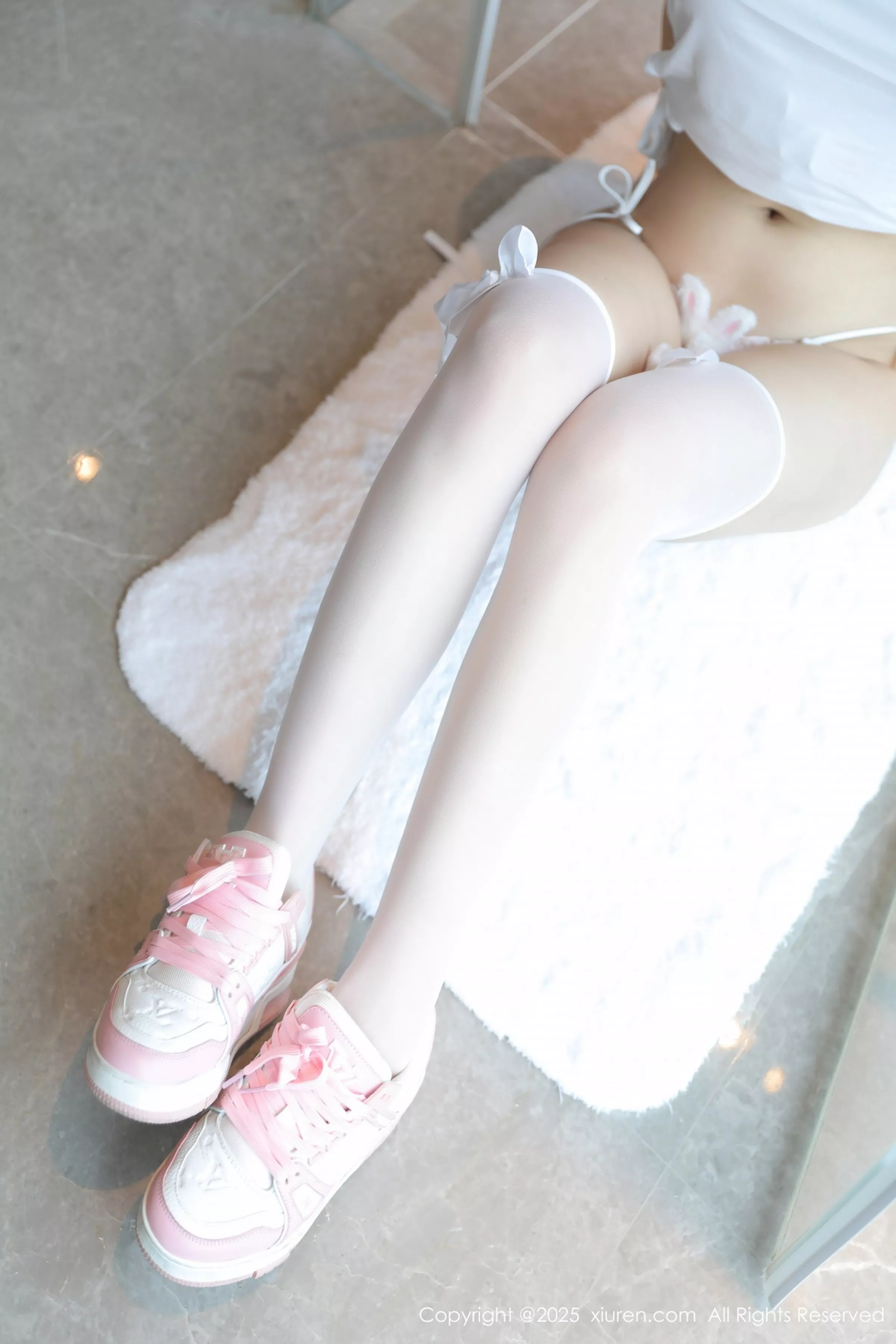   [XiuRen]高清写真图 2025.04.23 No.10184 量子玫瑰 白色运动服第61张图片
