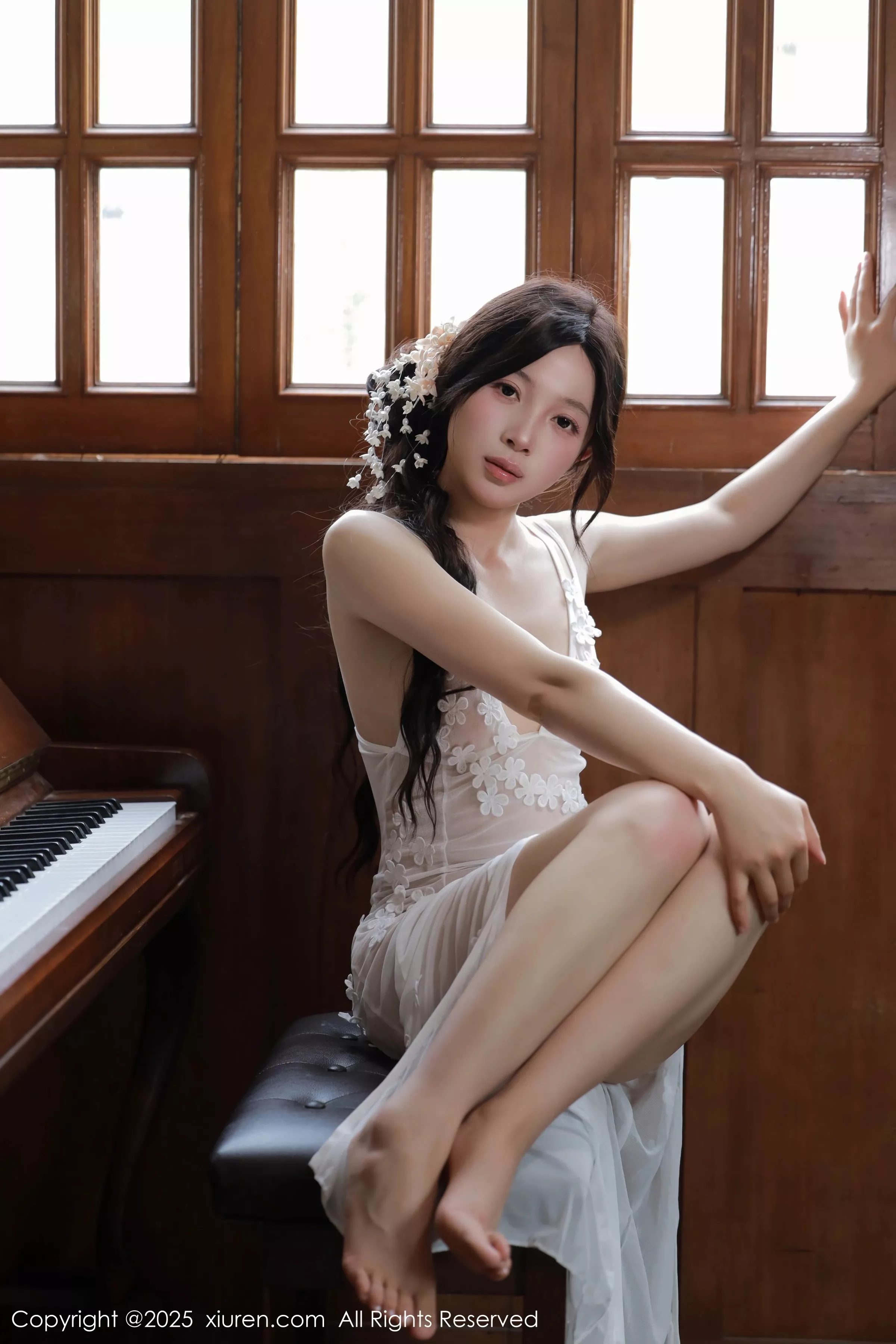   [XiuRen]高清写真图 2025.04.25 No.10198 橙子酱Lillian 白色蕾丝第50张图片