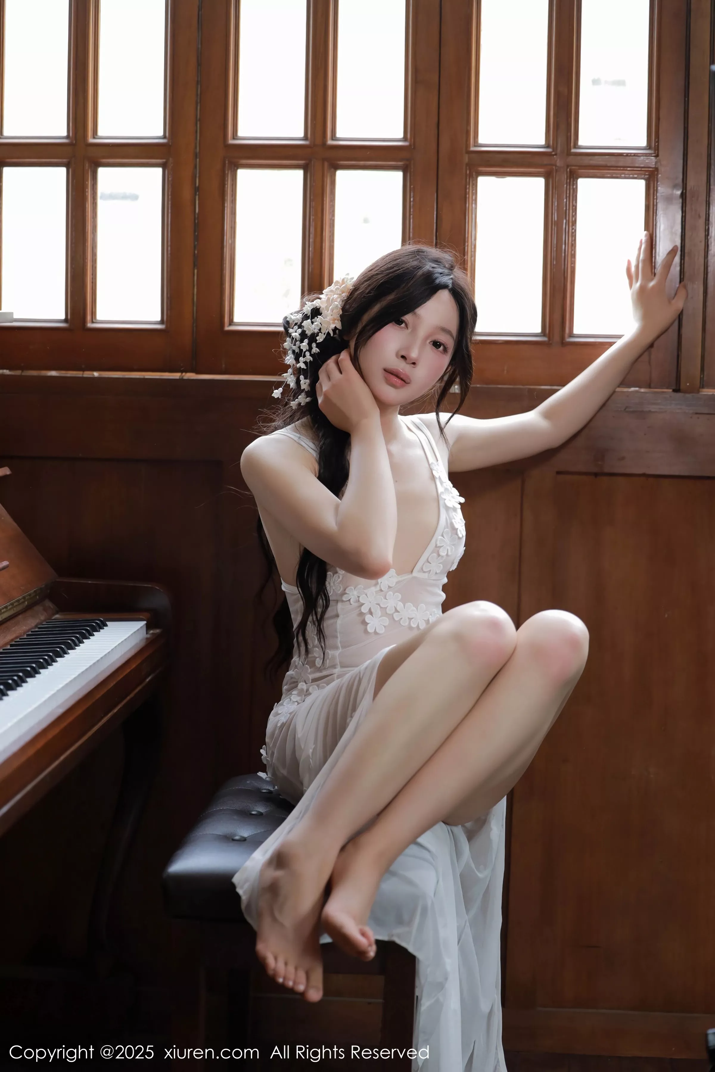   [XiuRen]高清写真图 2025.04.25 No.10198 橙子酱Lillian 白色蕾丝第53张图片