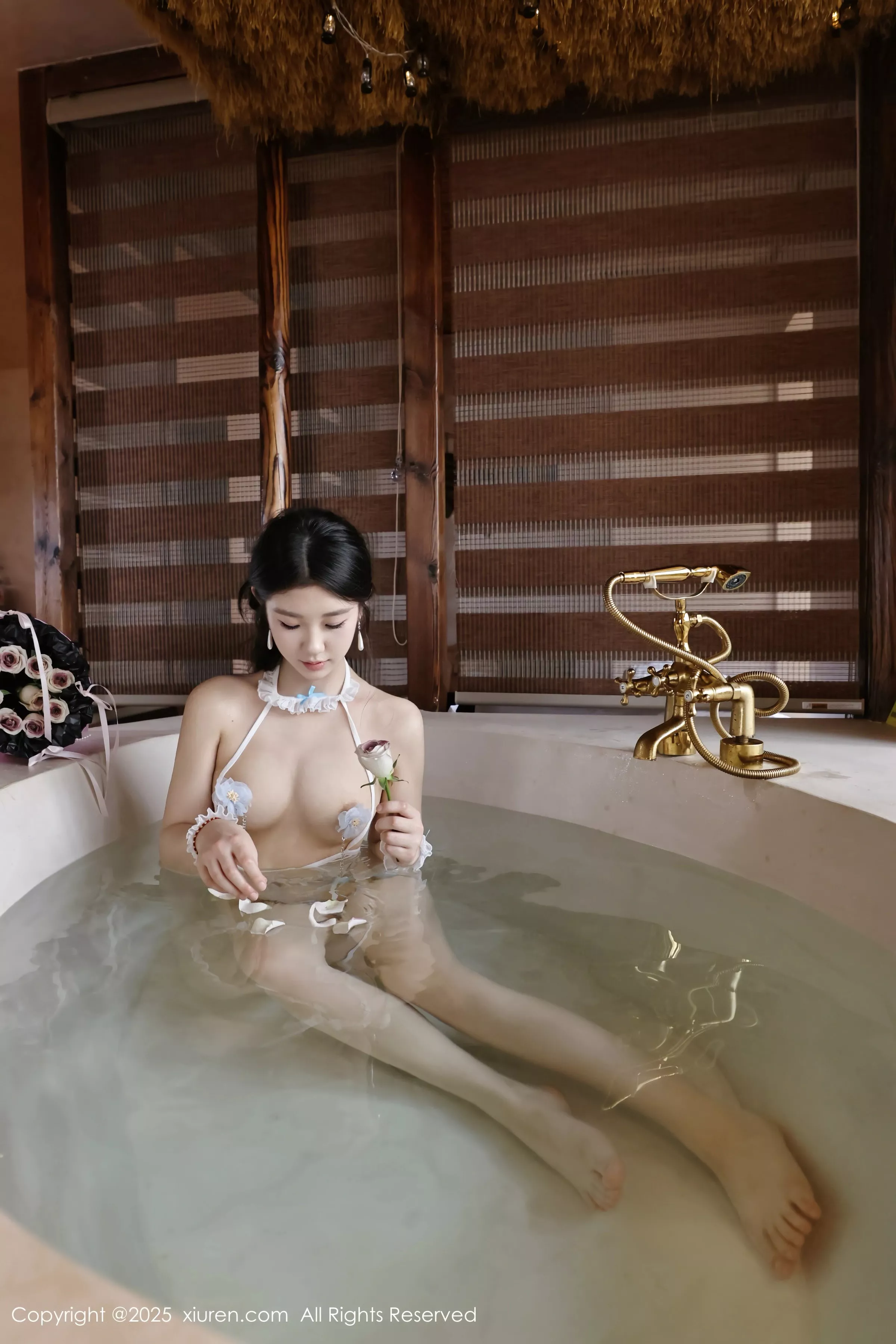   [XiuRen]高清写真图 2025.04.25 No.10199 小芭乐 黑色比基尼第19张图片